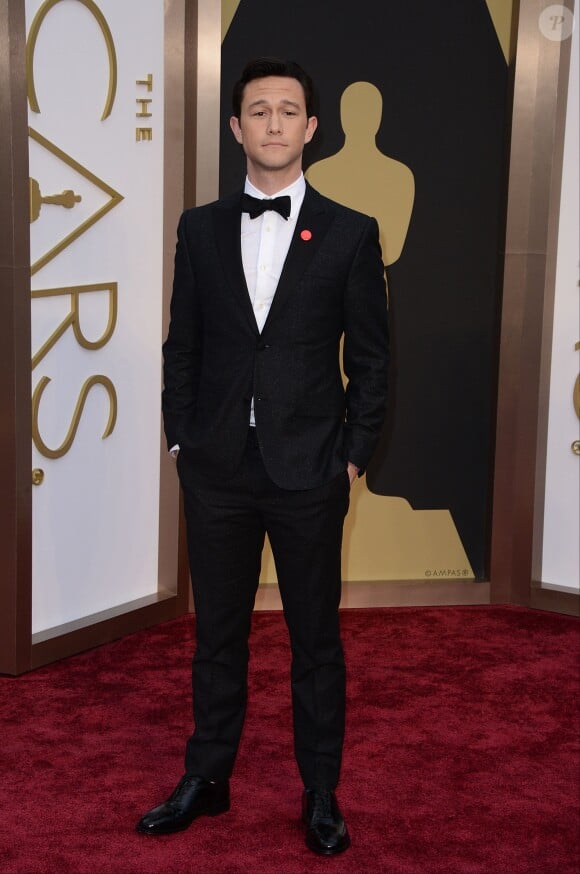 Joseph Gordon-Levitt sur le tapis rouge des Oscars le 2 mars 2014