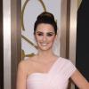 Penélope Cruz en Giambattista Valli sur le tapis rouge des Oscars le 2 mars 2014