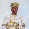 Hugh Laurie déguisé en "King Of Bacchus of the Krewe of Bacchus" à la fête de Mardi Gras 2014 à la Nouvelle-Orléans, le 2 mars 2014
