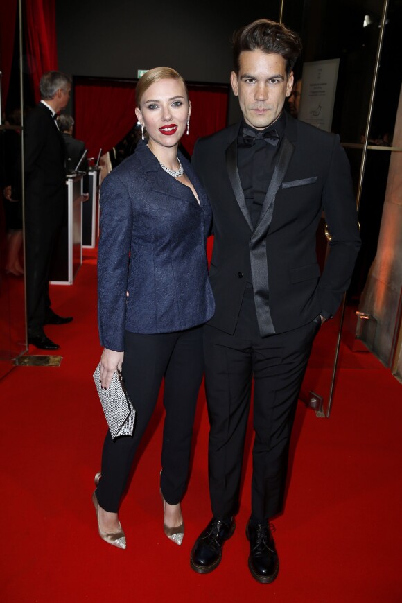 Scarlett Johansson et son fiancé Romain Dauriac lors de la 39e cérémonie des César au théâtre du Châtelet à Paris, le 28 Février 2014.