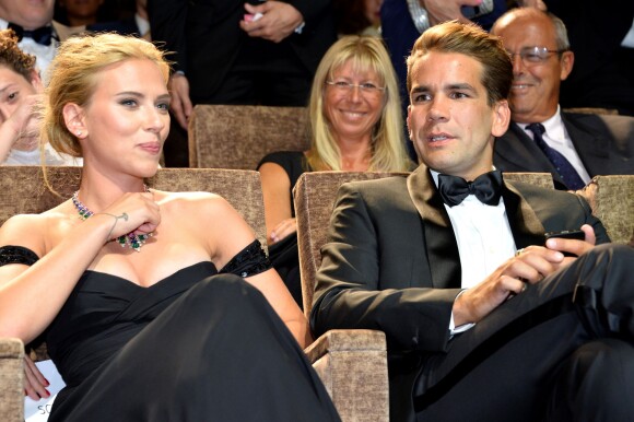 Scarlett Johansson et son petit-ami Romain Dauriac lors du 70e Festival du Film de Venise, le 3 septembre 2013.