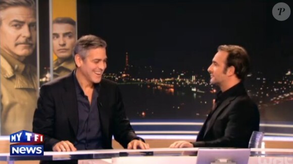 George Clooney hilare devant Jean Dujardin avant de tourner une interview pour le journal télévisé de TF1.