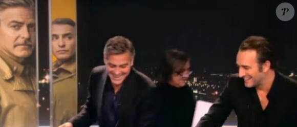 George Clooney et Jean Dujardin s'amusent bien avant de tourner une interview pour le journal télévisé de TF1.
