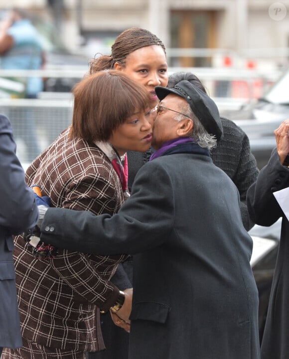 Zenani Mandela-Dlamini et sa soeur Zindzi Mandela à l'abbaye de Westminster le 3 mars 2014 pour une cérémonie à la mémoire de Nelson Mandela.