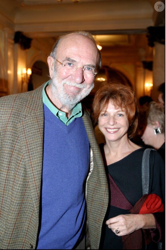 Jean-Pierre Marielle et sa femme Agathe Natanson lors de la générale de la pièce L'Invité à Paris le 14 octobre 2003