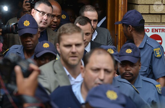 Oscar Pistorius lors de son deuxième jour de procès devant la Haute Cour de Pretoria où il doit répondre du meurtre de Reeva Steenkamp, le 4 mars 2014