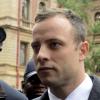 Oscar Pistorius lors de son quatrième jour de procès devant la Haute Cour de Pretoria où il doit répondre du meurtre de Reeva Steenkamp, le 6 mars 2014
