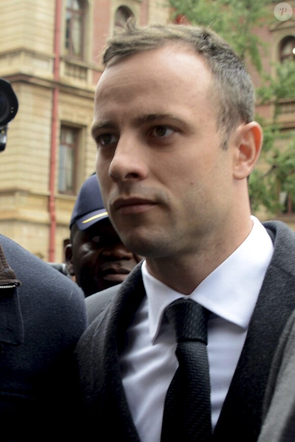 Oscar Pistorius lors de son quatrième jour de procès devant la Haute Cour de Pretoria où il doit répondre du meurtre de Reeva Steenkamp, le 6 mars 2014