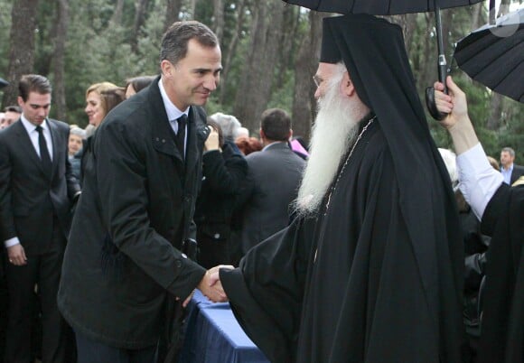 Le prince Felipe d'Espagne lors de la cérémonie organisée à la nécropole royale du domaine Tatoï, au nord d'Athènes, le 6 mars 2014 pour commémorer les 50 ans de la mort du roi Paul Ier de Grèce.
