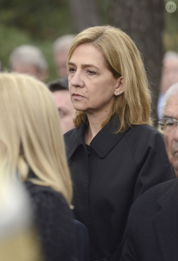 L'infante Cristina d'Espagne, sombre, lors de la cérémonie organisée à la nécropole royale du domaine Tatoï, au nord d'Athènes, le 6 mars 2014 pour commémorer les 50 ans de la mort du roi Paul Ier de Grèce.