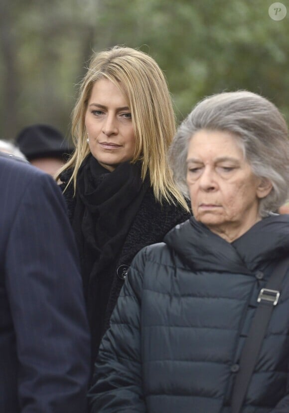 La princesse Marie-Chantal de Grèce derrière la princesse Irene lors de la cérémonie organisée à la nécropole royale du domaine Tatoï, au nord d'Athènes, le 6 mars 2014 pour commémorer les 50 ans de la mort du roi Paul Ier de Grèce.