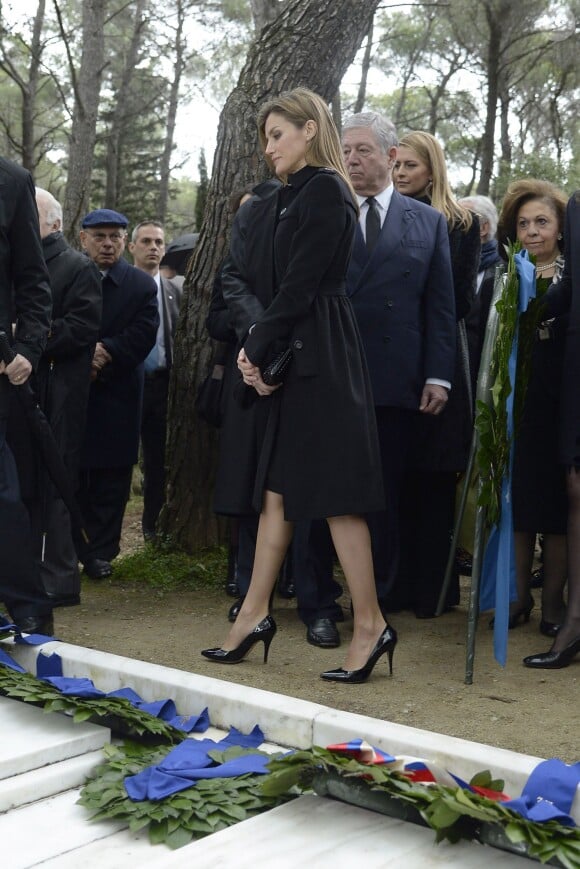 La princesse Letizia lors de la cérémonie organisée à la nécropole royale du domaine Tatoï, au nord d'Athènes, le 6 mars 2014 pour commémorer les 50 ans de la mort du roi Paul Ier de Grèce.