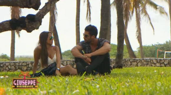 Jessica et Anthony se détendent dans un parc (Giuseppe Ristorante - épisode du vendredi 7 mars 2014.)