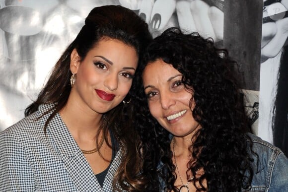 Tal et sa mère Sem Azar lors de l'avant-première de "Tal au cinéma" au Grand Rex à Paris, le 8 mars 2014.