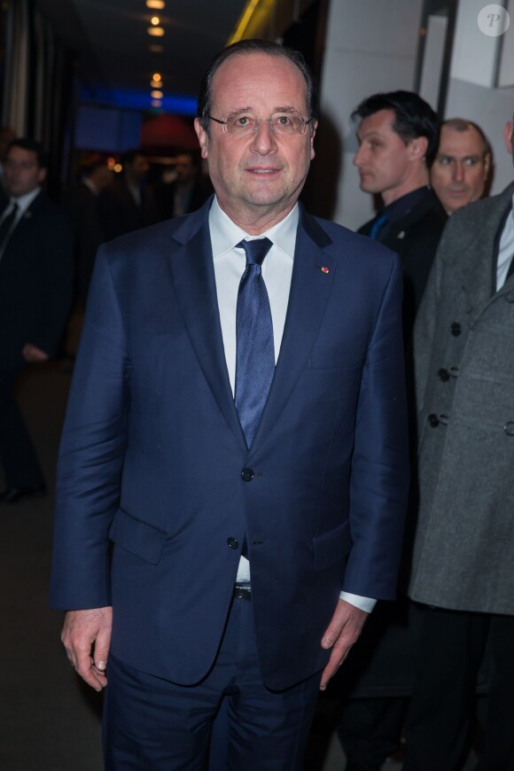 François Hollande - Hommage à Alain Resnais lors de l'avant première de son film '"Aimer, boire et chanter" à Paris le 10 mars 2014.