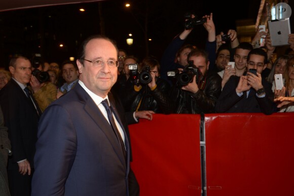 François Hollande - Arrivées Extérieur - 9e cérémonie des Globes de Cristal au Lido à Paris, le 10 mars 2014.