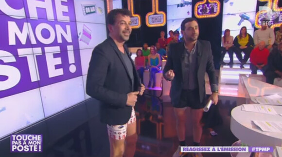 Stéphane Plaza en boxer et Cyril Hanouna en short dans "Touche pas à mon poste" sur D8, le 13 mars 2014.