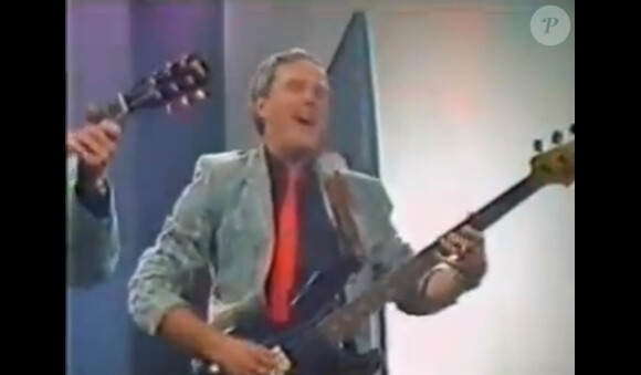 Gustave Derese lors d'un passage télé avec son groupe de rock en 1987.
