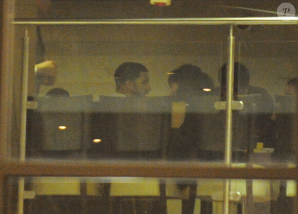 Rihanna et Drake proches et complices au restaurant Zouk de Manchester, le 14 mars 2014.
