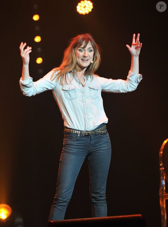 Camille Chamoux sur scène - Europe 1 fait Bobino à Paris le 18 février 2013