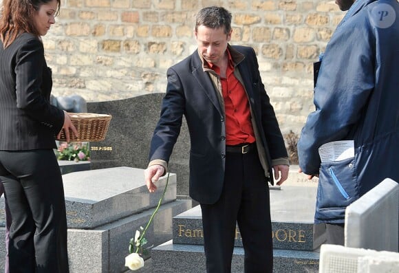 Exclusif - Mathieu Amalric aux obsèques de Jean-Louis Bertuccelli au cimetière du Montparnasse à Paris le 14 mars 2014.