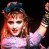 Madonna sur la scène du "Live Aid", un concert caritatif organisé à Londres le 24 juillet 1985.