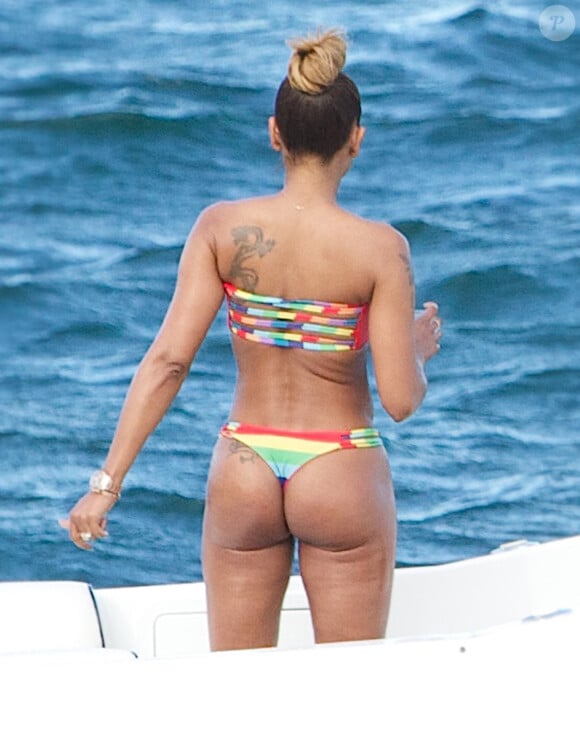 Mel B en bikini lors de vacances sur un yacht à Sydney en Australie, le 17 mars 2014.