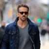 Ryan Reynolds rend visite à sa femme Blake Lively sur son tournage à Vancouver, le 18 mars 2014.