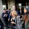 Kylie Minogue sort de l'hôtel Le Meurice à Paris, le 19 mars 2014.