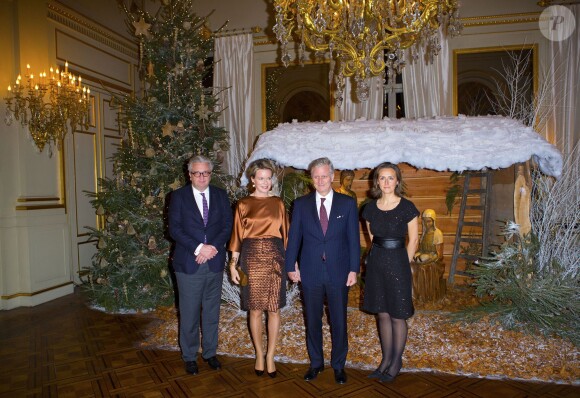 Le prince Laurent, la reine Mathilde, le roi Philippe et la princesse Claire de Belgique lors du concert de Noël au palais royal à Bruxelles le 11 décembre 2013