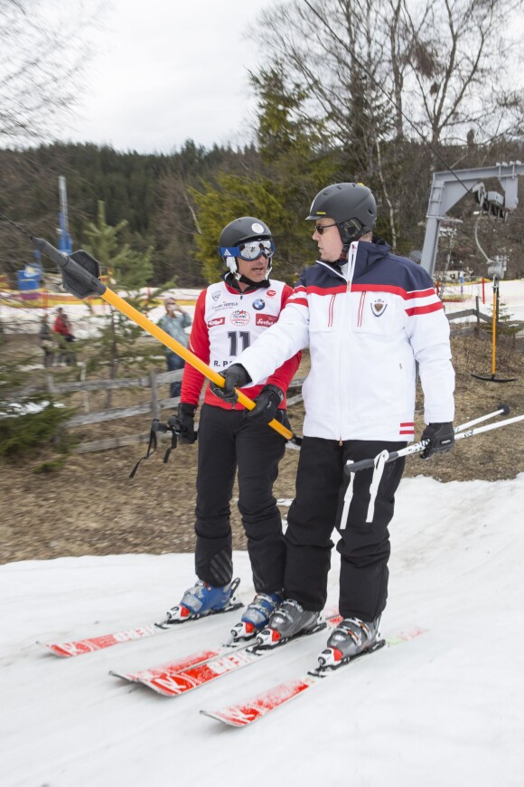 Riccardo Patrese et Albert de Monaco lors de l'événement World Stars Ski au profit de Star Team for Children, association fondée par le prince Albert II de Monaco, le 22 mars 2014 à Seefeld in Tyrol, en Autriche.