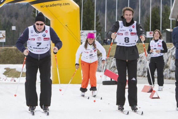 Le prince Albert II de Monaco et le prince Emmanuel-Philibert de Savoie s'élancent lors de l'événement World Stars Ski au profit de Star Team for Children, association fondée par le prince Albert II de Monaco, le 22 mars 2014 à Seefeld in Tyrol, en Autriche.