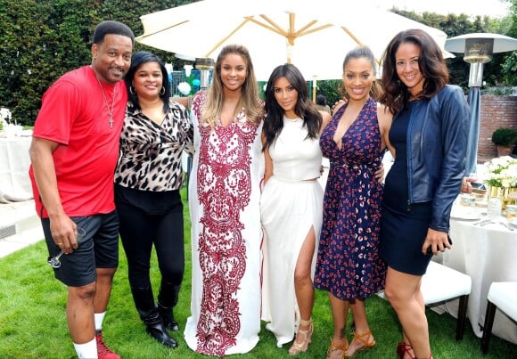 Carlton et Jackie Harris, leur fille Ciara, Kim Kardashian, LaLa Anthony et Lisa Ellis assistent à la baby shower de la chanteuse. West Hollywood, Los Angeles, le 22 mars 2014.