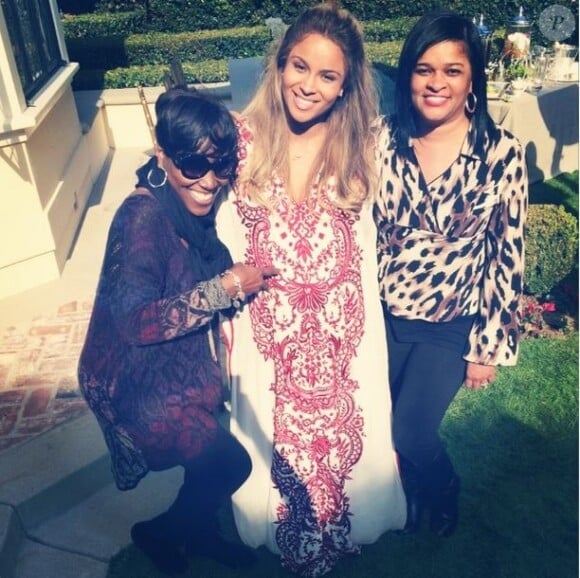 Ciara, entourée de sa mère (à droite) et sa belle-mère lors de sa baby shower à West Hollywood. Los Angeles, le 22 mars 2014.
