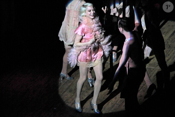 Michelle Williams avec Alan Cumming sur les planches de Broadway dans Cabaret, à New York, le 23 mars 2014.