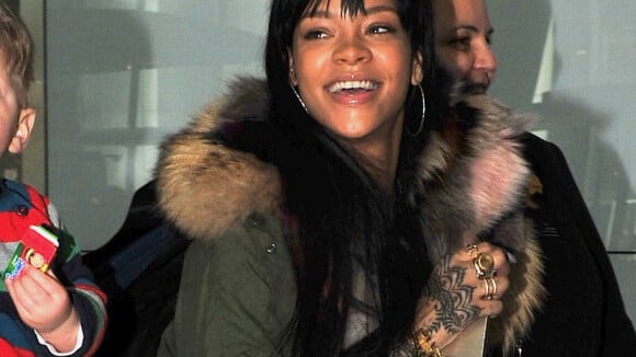 Rihanna : Souriante avant de retrouver Drake et de recevoir un prix d'icône