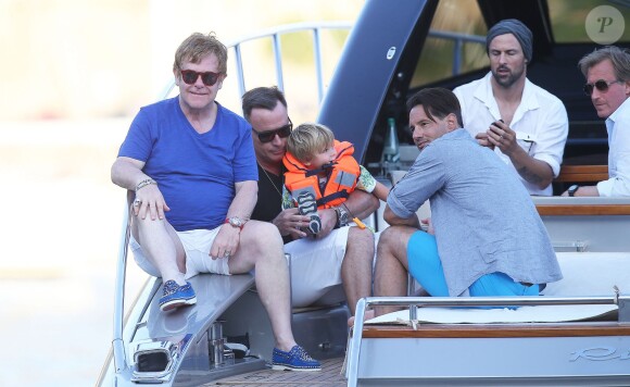 Exclusif - Elton John, son mari David Furnish, et leurs deux fils Elijah Joseph Daniel Furnish John et Zachary Jackson Levon Furnish John de retour à Nice après une journée à Saint-Tropez, le 22 août 2013.