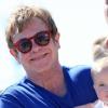 Elton John, son mari David Furnish, et leurs deux fils Elijah Joseph Daniel Furnish John et Zachary Jackson Levon Furnish John en vacances en famille à Saint-Tropez, le 22 août 2013.