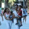 Alicia Keys se promène avec son fils Egypt à Rio de Janeiro, le 14 septembre 2013.