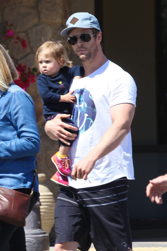 Chris Hemsworth et sa fille India Rose à Los Angeles, le 27 mars 2014.