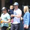 Chris Hemsworth dans les rues de Los Angeles avec sa fille India Rose à Los Angeles, le 27 mars 2014.
