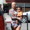 Amber Rose et son fils Sebastian se promènent à West Hollywood, le 27 mars 2014.
