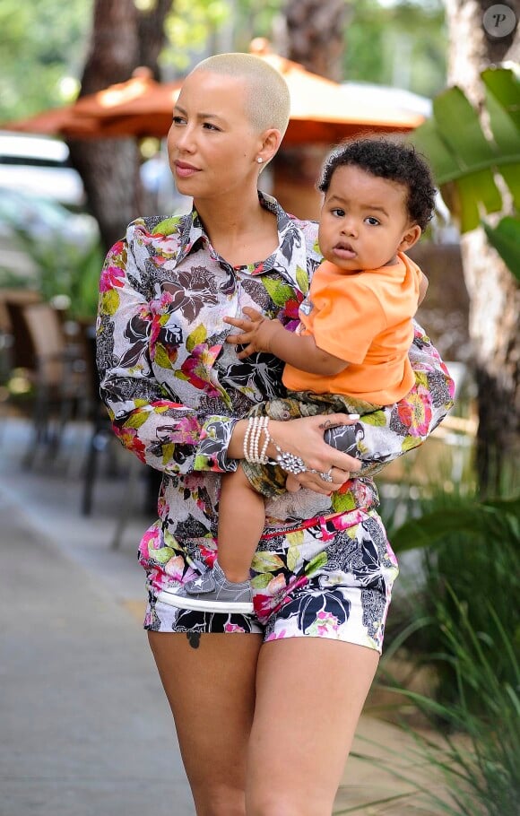 Amber Rose et son fils Sebastian à West Hollywood, le 27 mars 2014.