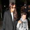 Victoria Beckham arrive à l'aéroport de Los Angeles avec Brooklyn, Cruz et Harper, trois de ses quatre enfants. Los Angeles, le 28 mars 2014.