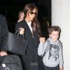 Victoria Beckham arrive à l'aéroport de Los Angeles avec ses enfants Brooklyn et Harper. Los Angeles, le 28 mars 2014.