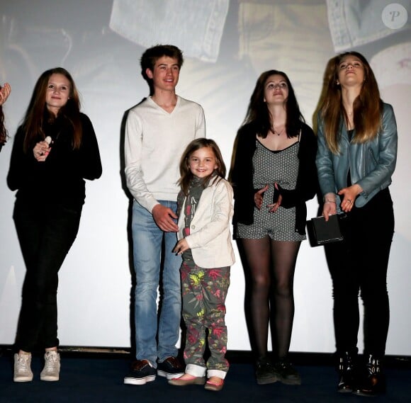 Les cinq autres enfants de Claude Lelouch (Shaya Lelouch, Seb Lelouch, Sabaya Lelouch, Stella Lelouch, Simon Lelouch) à l'avant-première du film Salaud on t'aime à l'UGC Normandie sur les Champs-Elysées à Paris le 31 mars 2014.