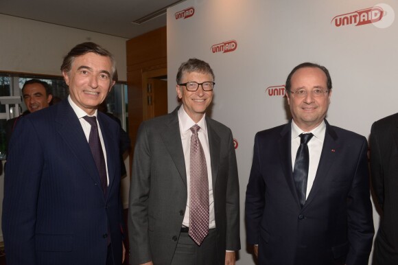 Bill Gates, François Hollande et Philippe Douste-Blazy au dîner en l'honneur d'UNITAID au Conseil économique, social et environnemental à Paris, le 1er avril 2014.au dîner en l'honneur d'UNITAID au Conseil économique, social et environnemental à Paris, le 1er avril 2014.