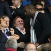 Gérard Depardieu et Teddy Riner pendant le match de Ligue des Champions entre le PSG et Chelsea au Parc des Princes à Paris le 2 avril 2014.