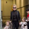 Nicole Kidman avec ses filles Sunday Rose et Faith Margaret à Sydney, le 28 mars 2014.