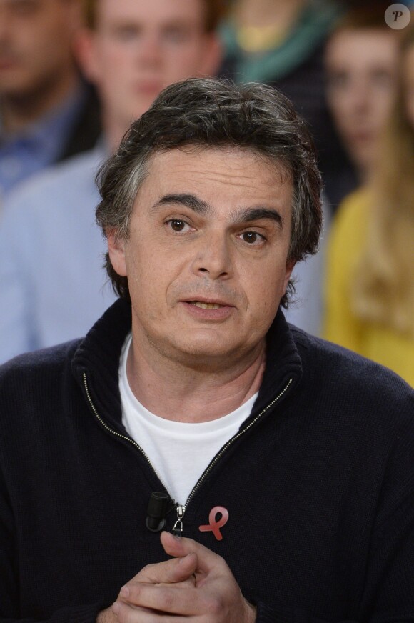 Alexandre Jardin participe à l'enregistrement de l'émission Vivement Dimanche à Paris le 2 avril 2014. Diffusion prévue le 6 avril 2014 sur France 2.